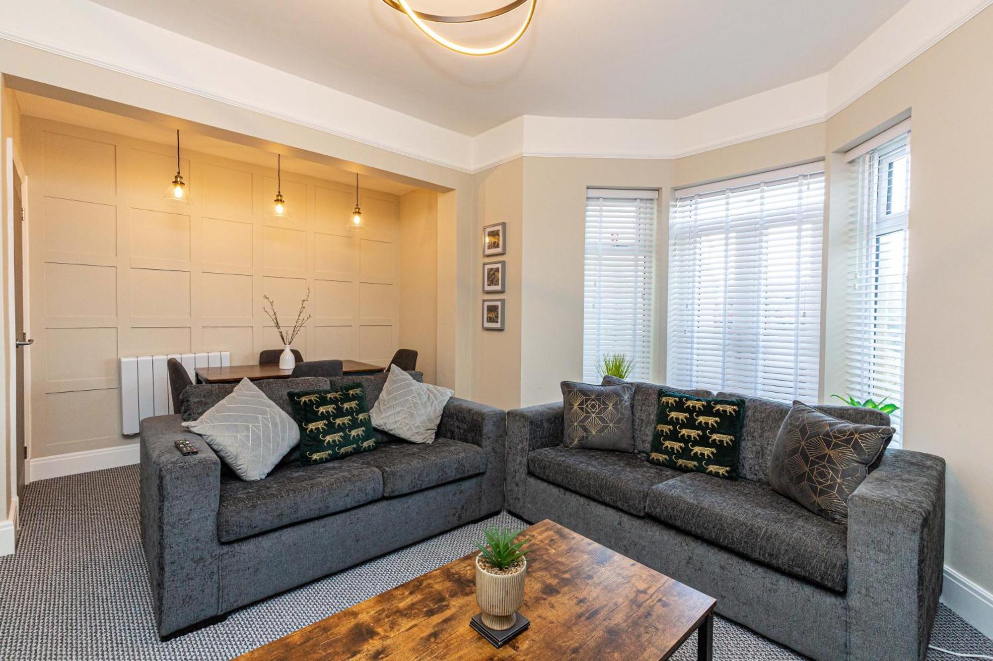 Beachfront Apartment 3 Bedrooms Sleeps 7 - Gateway To The Lake District - Newly Refurbished Morecambe Exterior foto
